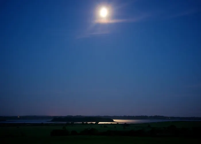 לינה וארוחת בוקר Meadows 4*